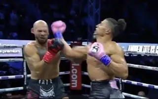 En medio de controversia, influencer Andrew Tate pierde pelea de box