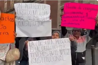 Protestan comerciantes de antojitos en Palacio Nacional