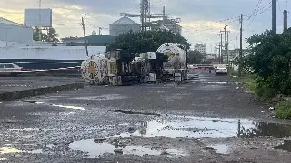 Imagen Vuelca pipa cargada con combustible en Veracruz 