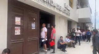 Imagen Ciudadanos se quejan por no poder tramitar su licencia en Veracruz