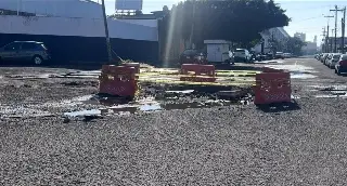 Continúa acordonada la zona donde se volcó una pipa en Veracruz 