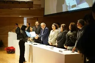 Joven que ganó premio sobre estudio del VIH en Veracruz sugiere estudiar un posgrado