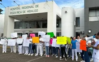 Personal de Salud protesta en Poza Rica por falta de prestaciones