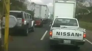 Se registra cierre parcial de circulación en autopista de Veracruz; checa a qué altura 