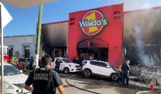 Imagen Hay 7 detenidos tras incendio en tienda Waldo's en Sonora; giran 25 órdenes de aprehensión