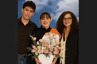 Maestra y sus 2 hijos de Coatzacoalcos sufren accidente al acudir a Puebla. Consterna su muerte 