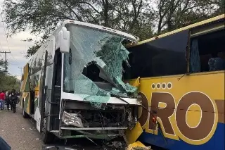 Deja 3 muertos choque de autobuses en carretera de Guerrero
