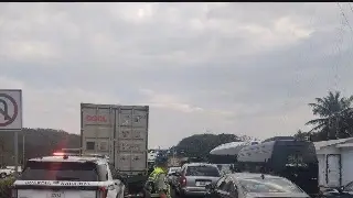 Tome precauciones, hay cierre parcial de circulación en carretera de Veracruz 