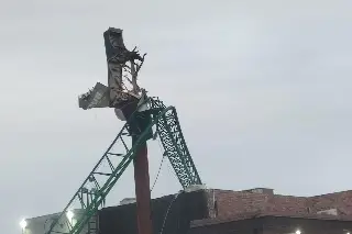 PC revela posible causa de la caída de torre grúa en bulevar de Boca del Río, Veracruz