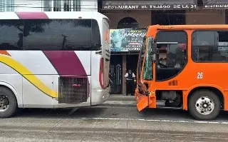 Choque de autobuses deja ocho pasajeros lesionados en Orizaba, Veracruz