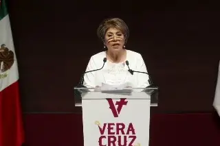 Imagen Rosa María Hernández Espejo rinde protesta como alcaldesa de Veracruz; promete austeridad y transparencia