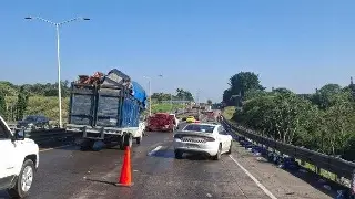 Hay cierre parcial de circulación en carretera de Veracruz; checa a qué altura 