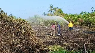 PC atiende incendio de pastizal en Playa de Vacas; controlan incendio 