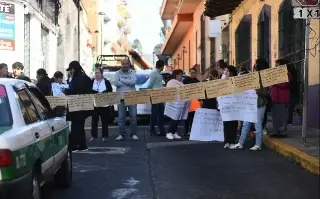 Imagen Personal de salud protesta en Xalapa; acusan que no recibieron bono de fin de año