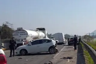 Imagen Se registra carambola de vehículos en autopista de Veracruz; hay un lesionado 