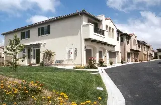 Trump realiza compra de bonos para reducir créditos e hipotecas en viviendas de EU