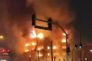 Incendio en edificio gubernamental en Karaj, Irán, durante protestas (+Video)