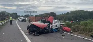 Se suelta caja de tráiler en Cardel; deja a dos mujeres y sus mascotas lesionadas
