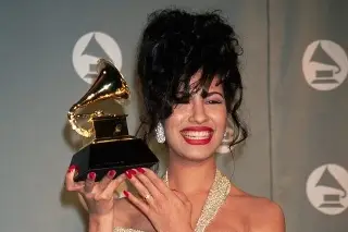 Imagen La exhibición de Selena reúne objetos íntimos en un momento clave para su familia