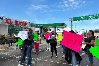 Bloquean puente de Boca del Río. Esto denuncian