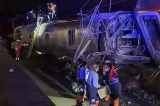 Suman cinco muertos tras descarrilamiento de dos trenes de alta velocidad en España