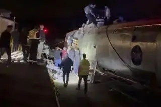 Suman 21 muertos y decenas de heridos graves tras descarrilamiento de trenes en España