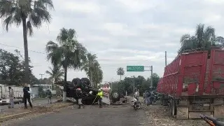 Cierre total por volcadura en esta carretera de Veracruz. Precaución