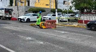 Precaución reducción de carriles en estas calles por reparaciones de grupo Mas