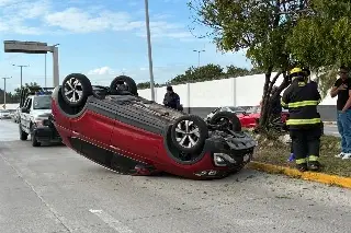 Volcadura en el bulevar Fidel Velázquez, esto ocurrió 