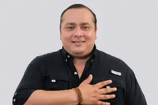 Acusan a alcalde de regalar auto nuevo a su padre con recursos del municipio, en Chiapas