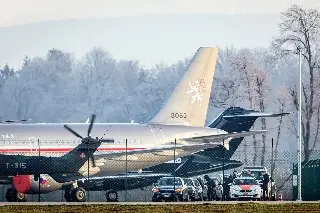 Estafan a multimillonarios en Davos con falsos accesos VIP para evento de Trump