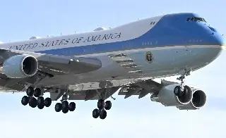 Avión de Trump sufre 'problema' cuando viajaba a Davos y regresó a EU