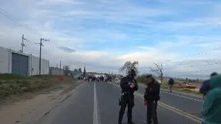 Reportan bloqueo de manifestantes en carretera de Veracruz. Precaución