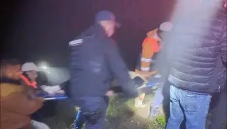 Vehículo cae a barranco en Totutla y deja 4 personas lesionadas