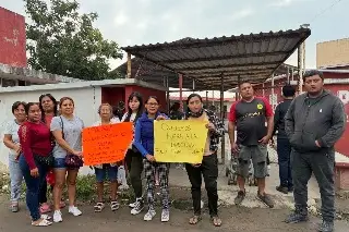 Sin maestro de tercer grado desde hace años: exigen destitución de directora