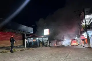 Investigan si incendios simultáneos en Acayucan fueron provocados