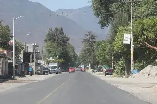 Liberan a estudiante detenida en Acultzingo; reabren carretera Orizaba-Tehuacán