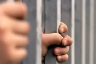 Dictan sentencia a 2 personas por transporte ilegal de 138 migrantes al sur de Veracruz