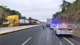 Cierre por accidente en autopista que lleva al puerto de Veracruz. Precaución