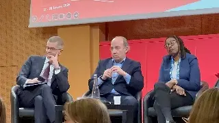 Estudiantes mexicanos le gritan a Felipe Calderón durante participación en foro en Francia (VIDEO)