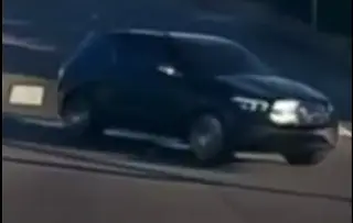 Captan momento en que menor cae de camioneta en movimiento (+Video)