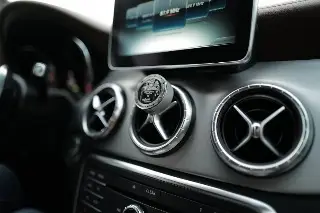 Automovilista pide que le regresen el dinero porque emplacó y 'no le tocaba'