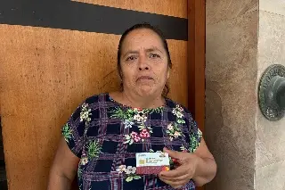 Ciudadana de Veracruz encuentra tarjeta del Bienestar y busca entregarla a su dueño