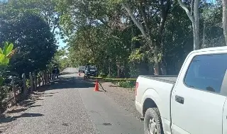 Hallan hombre sin vida a un costado de carretera en Tabasco; sería conductor de taxi por aplicación desaparecido