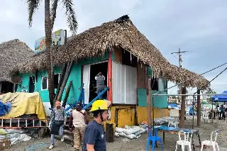 Se prende palapa en Villa del Mar; guardavidas y palaperos reaccionaron