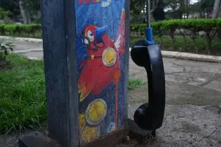 Analizan retiro o reubicación de casetas telefónicas en desuso en Xalapa, Veracruz