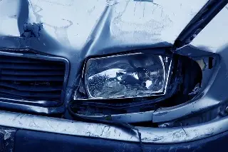 Choque y volcadura deja lesionados en calles del puerto de Veracruz