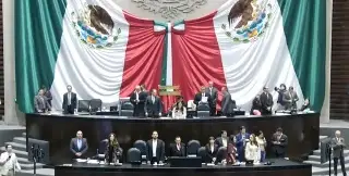 Con minuto de silencio; Así arrancó el nuevo periodo de sesiones en el Congreso 