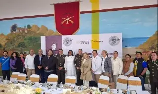 Entregan Pin Alusivo al mes del Ejército y Fuerza Aérea Mexicana