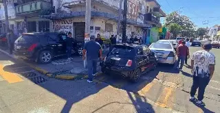 Carambola de 5 carros en avenida de Veracruz 